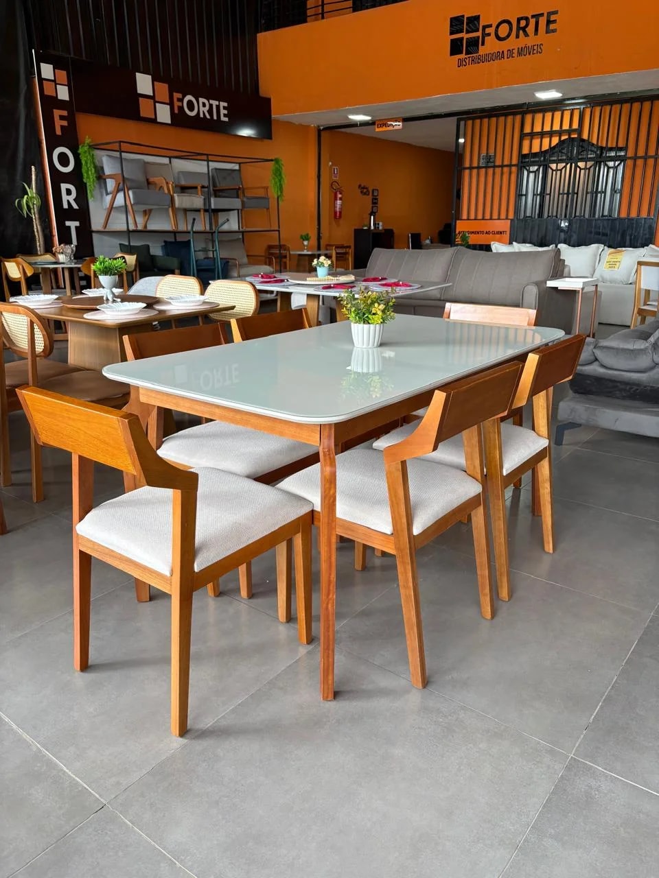 Conjunto Mesa Ametista com 6 Cadeiras Conquista